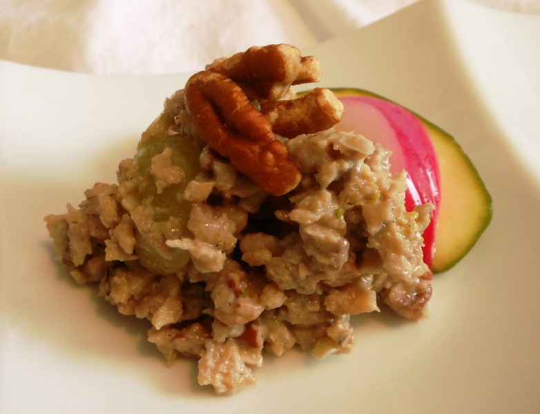 Chicken Salad with TVP, Grapes and Pecans