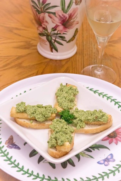 Broiled Tofu Sandwiches with Broccoli Pesto